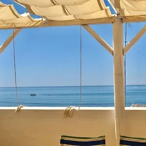 https://casa-en-primera-linea-de-playa-con-vistas-al-mar.es-andalucia.com