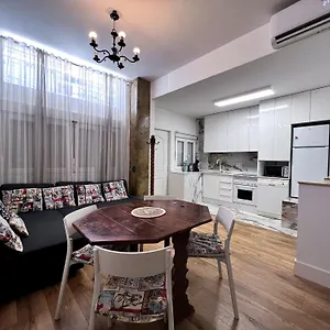 https://comfy-apt-for-9-in-las-ventas.besthotelstoledo.com